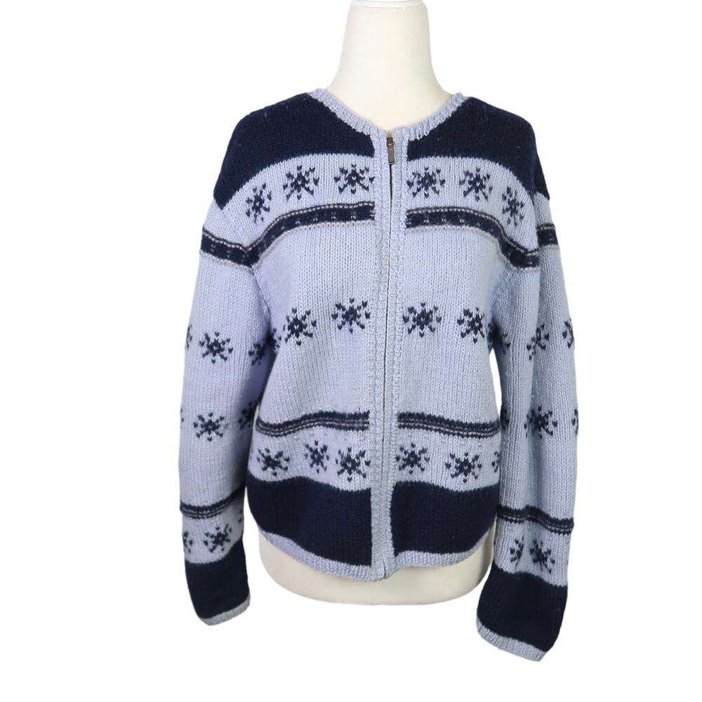 Vintage 90s light and navy blue snowflake wool knit cardigan sweater M